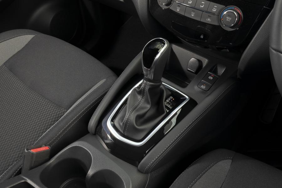 Детали интерьера Nissan Qashqai ST+ 2019 года  (AU) (фото 16 из 24)
